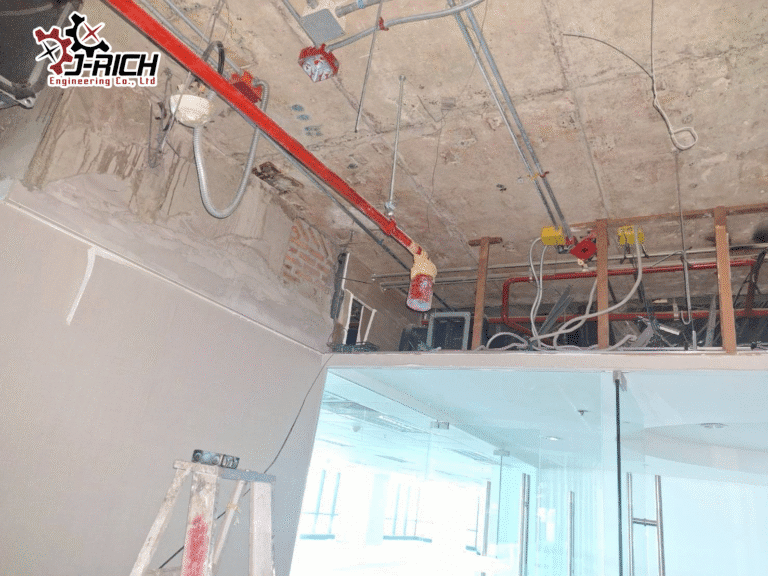 งานย้ายหัว สปริงเกอร์ และ ท่อลมแอร์ อาคารชินวัตร 3 ชั้น 13